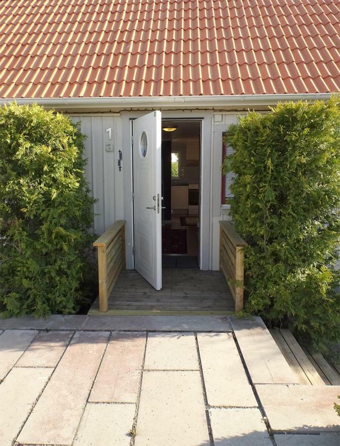 1A, Stuga Med 50M Till Strand Byxelkrok Exterior photo